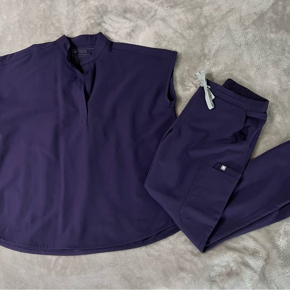 Figs Rafaela oversized scrub top, dark purple, XS